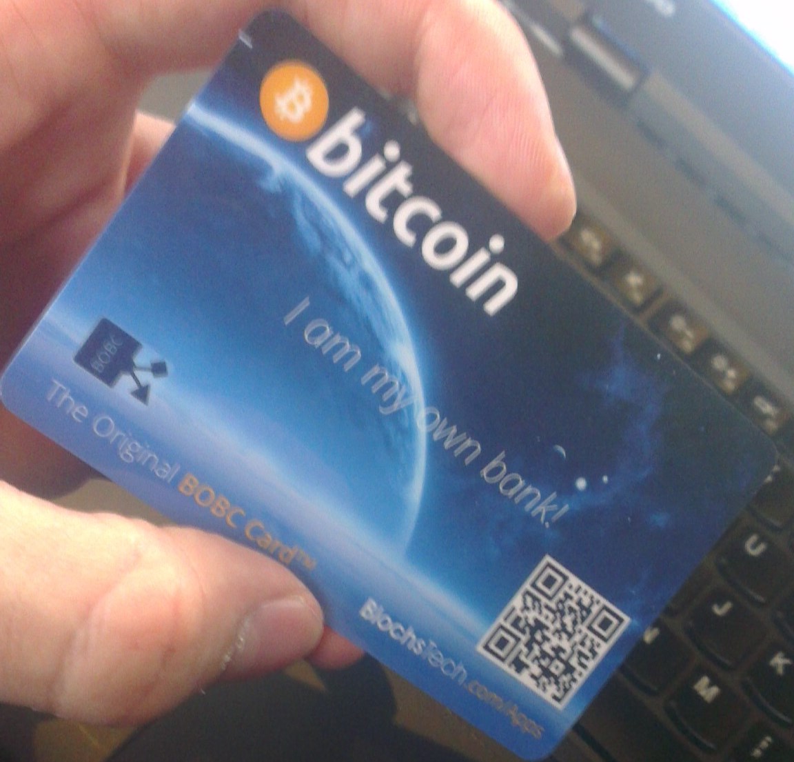 File:BlochsTech Bitcoin card hardware wallet.jpg